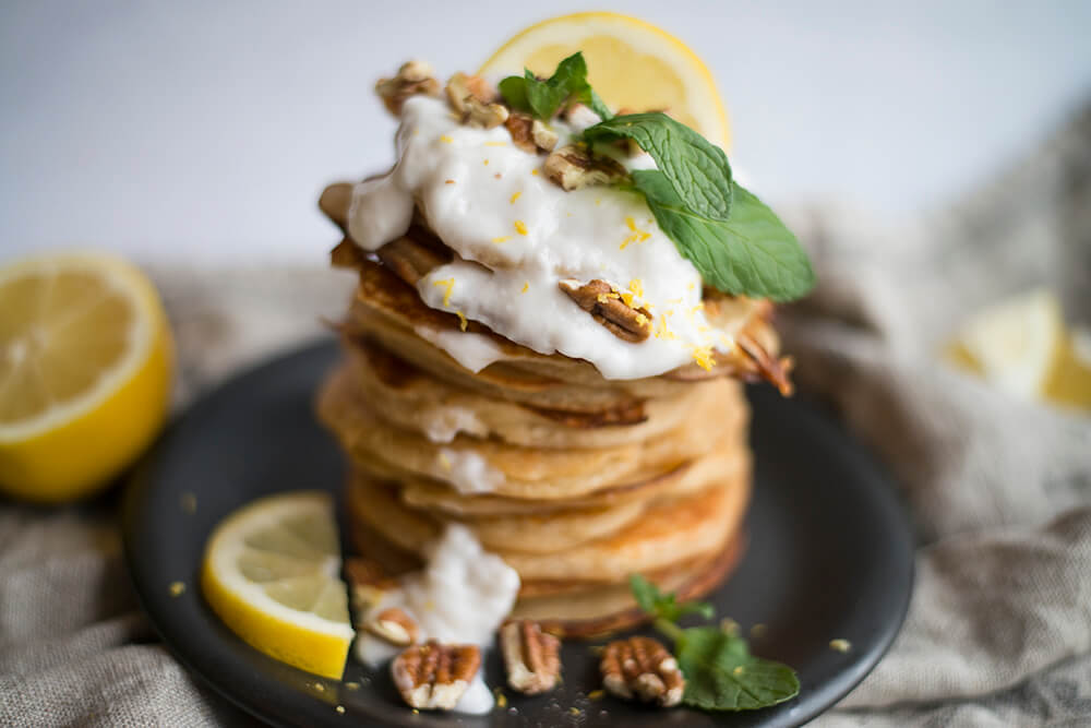 Pancakes mit Zitrone und Joghurt
